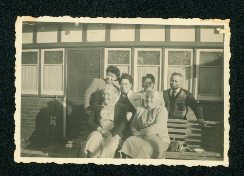 412 Barbara-Stephenson-and-Amy-Connolly-seated-with-Dalton-Gockbo-(Bo)-Liu-and-other-members-of-the-Liu-family