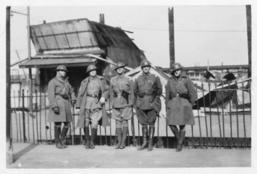 img147-Soldiers-in-front-of-destroyed-buildings