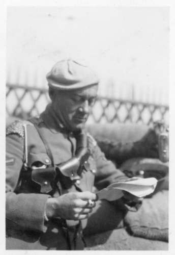 img161-White-Russian-soldier-with-unlit-cigarette